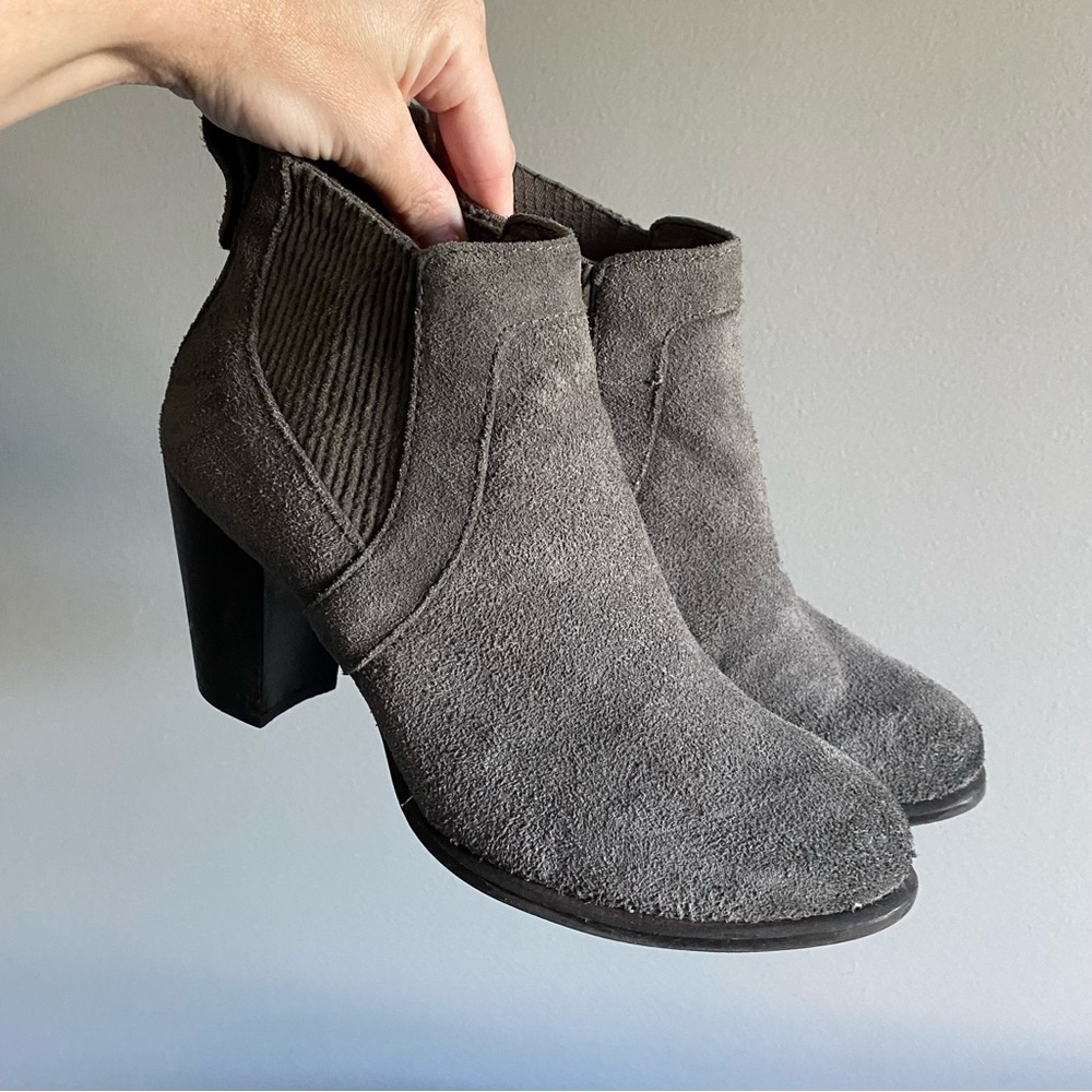 Ugg Cobie II Gray Suede Leather Heeled Chelsea Ankle Booties EUC Size 8
